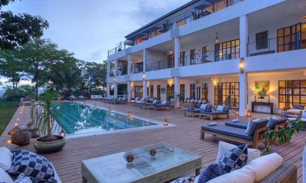 Latitude-0-DegreesLuxury